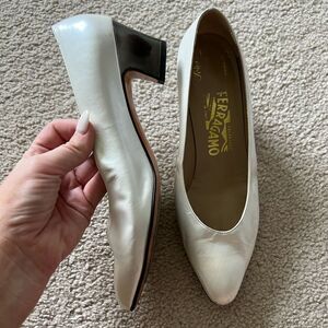 Vintage Salvatore Ferragamo Pearl Off White Metallic Leather Chunky Heel Pumps